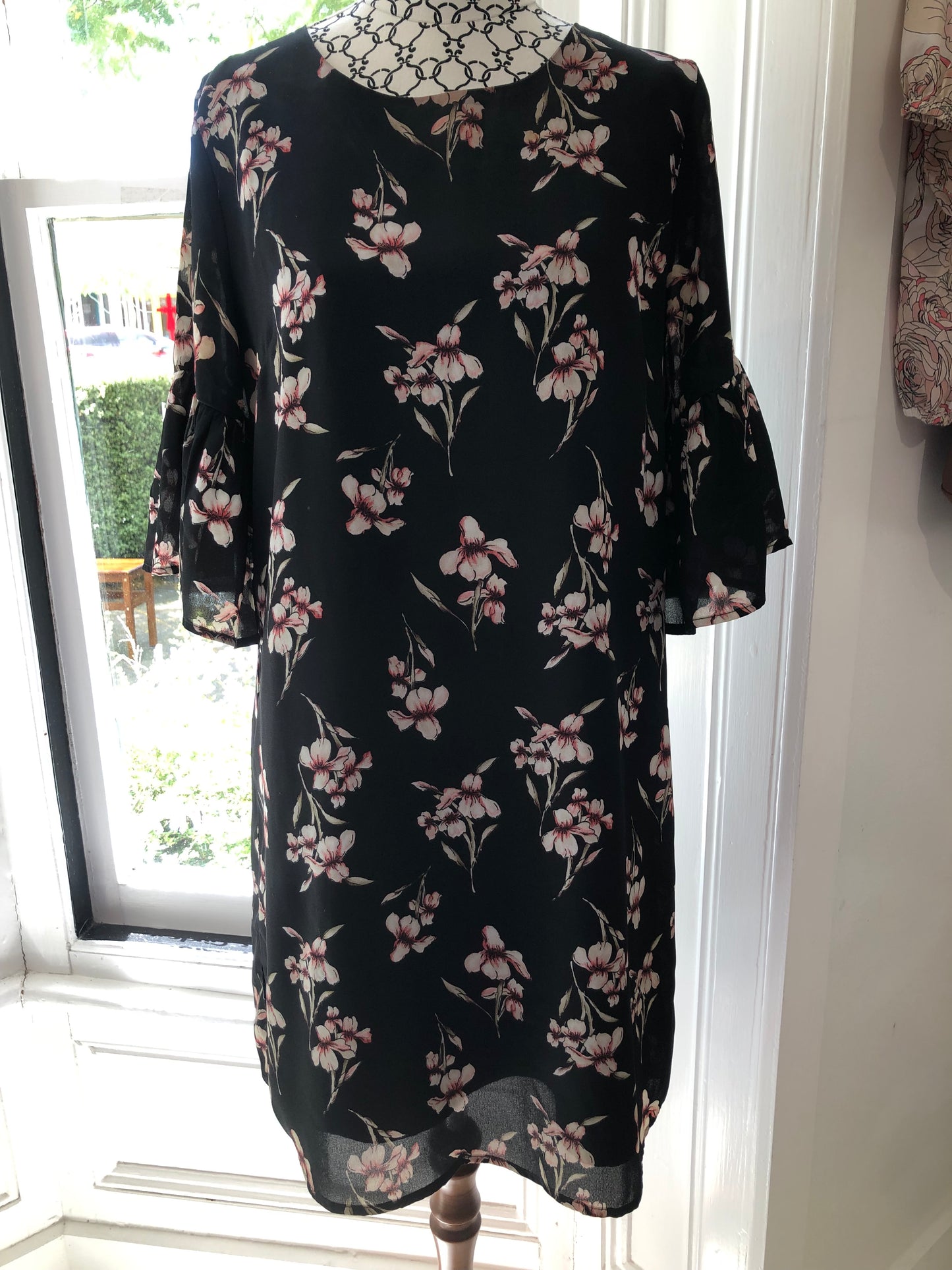 Leila + Luca Black Floral Shift Dress, 12