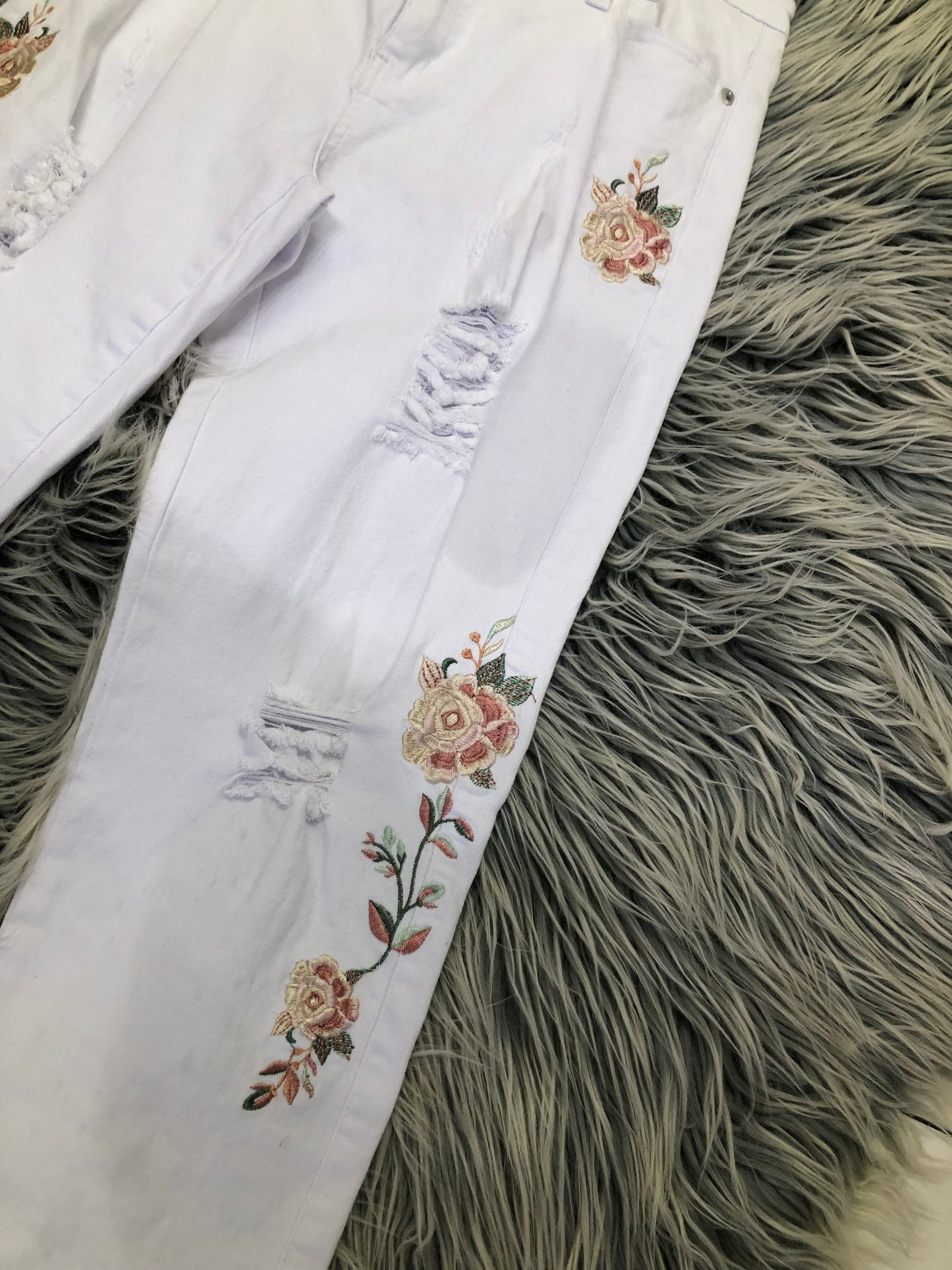 Mirrou White Ripped Embroidery Jeans, 12