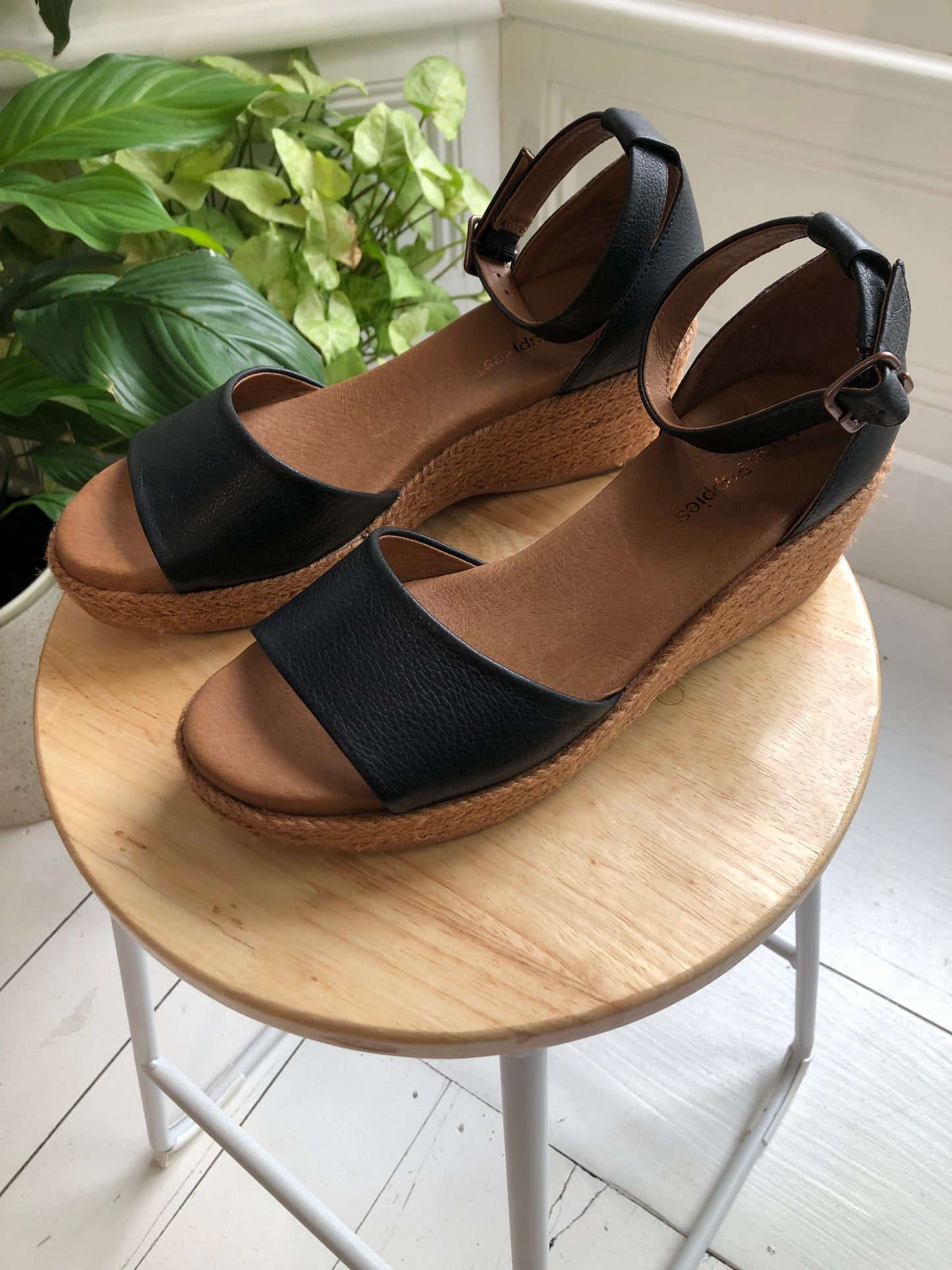 Hush Puppies Tan/Black Wedge Sandal, AU/US 9