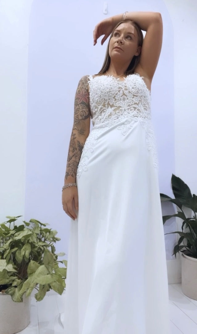 Wonderland Weddings Wellington Wedding Dress - Size 8- Small 12