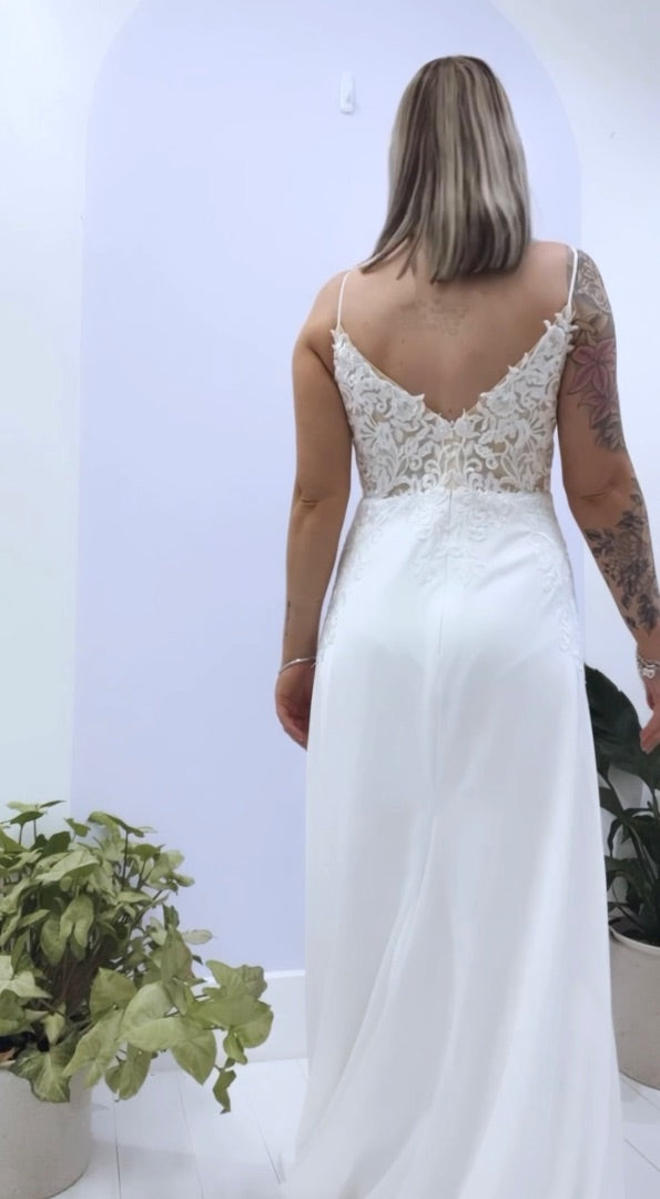 Wonderland Weddings Wellington Wedding Dress - Size 8- Small 12